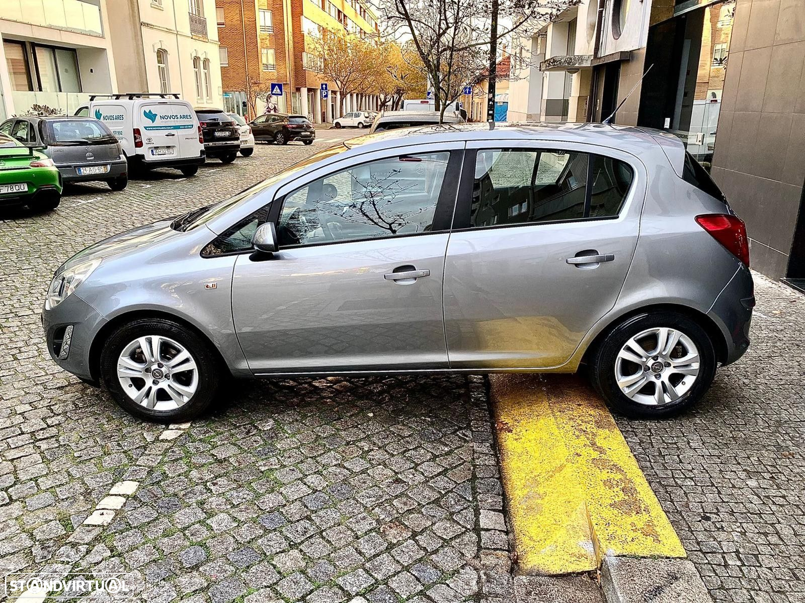 Opel Corsa 1.2 Cosmo Easytronic - 12