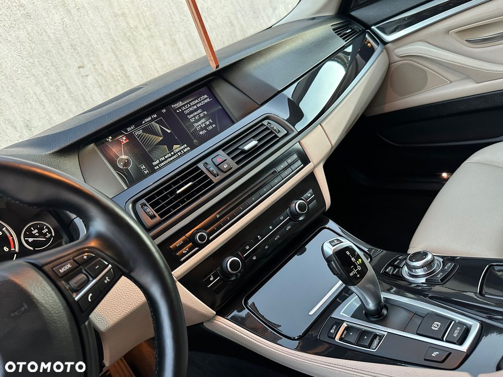 BMW Seria 5 525d Sport-Aut Modern Line - 29