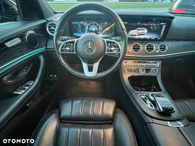 Mercedes-Benz Klasa E 300 d T 9G-TRONIC AMG Line - 16