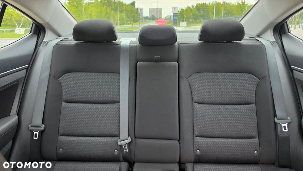 Hyundai Elantra 1.6 Style - 36