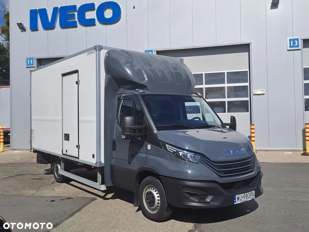 Iveco 35S18 KONTENER Z WINDĄ LEDY SILNIK 3 LITRY !!!