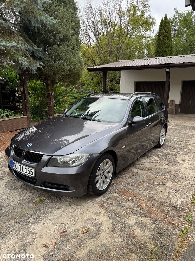 BMW Seria 3 318i Touring - 2