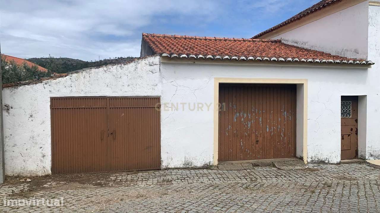 Espaçosa Moradia em Villas Ruivas com Garagem - Grande imagem: 4/18