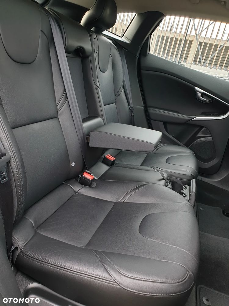 Volvo V40 D3 Inscription - 34