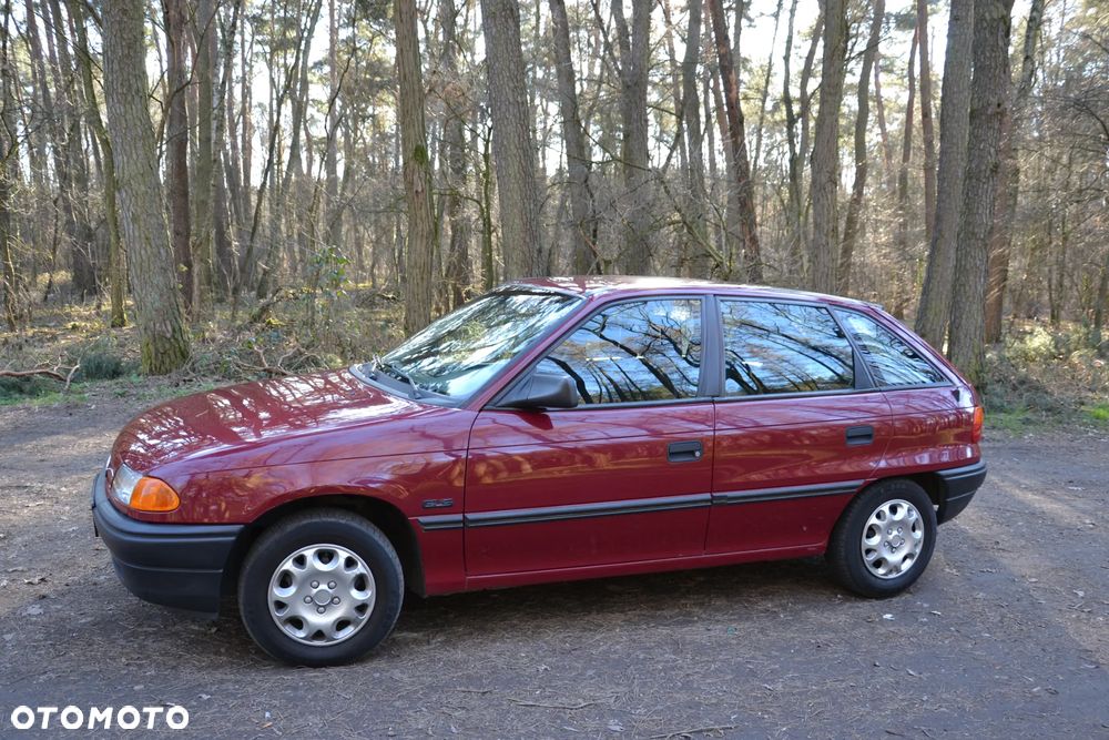 Opel Astra 1.6 GLS - 20