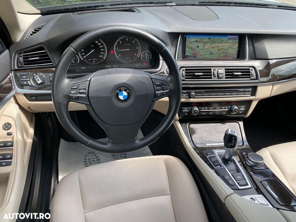 BMW Seria 5 525d xDrive - 24