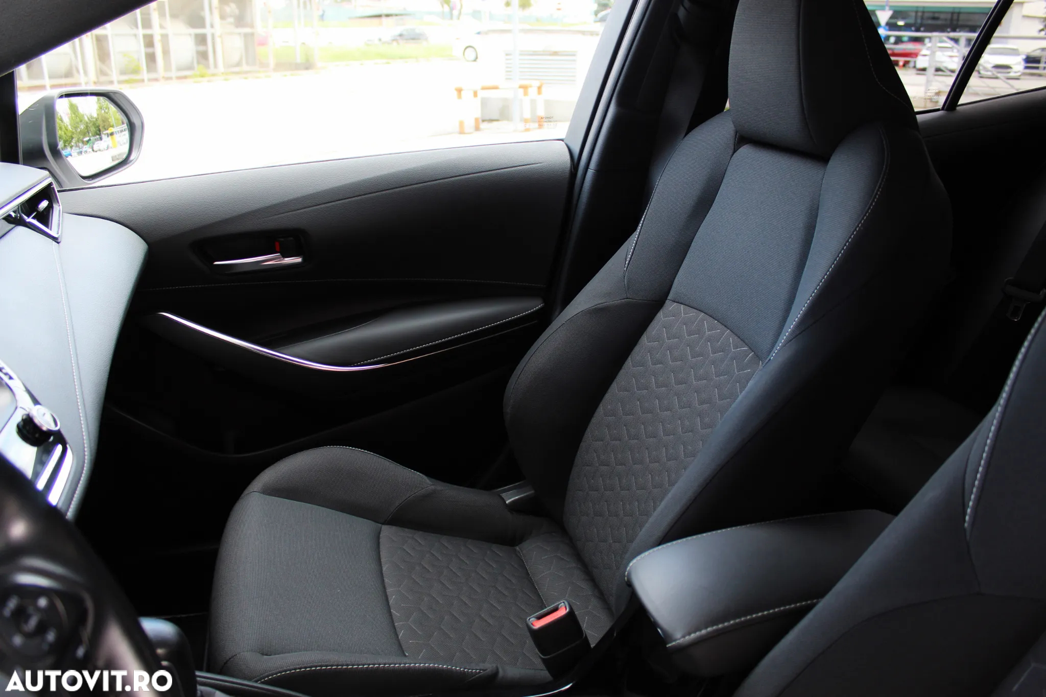 Toyota Corolla 1.8 HSD Exclusive interior Negru - 9