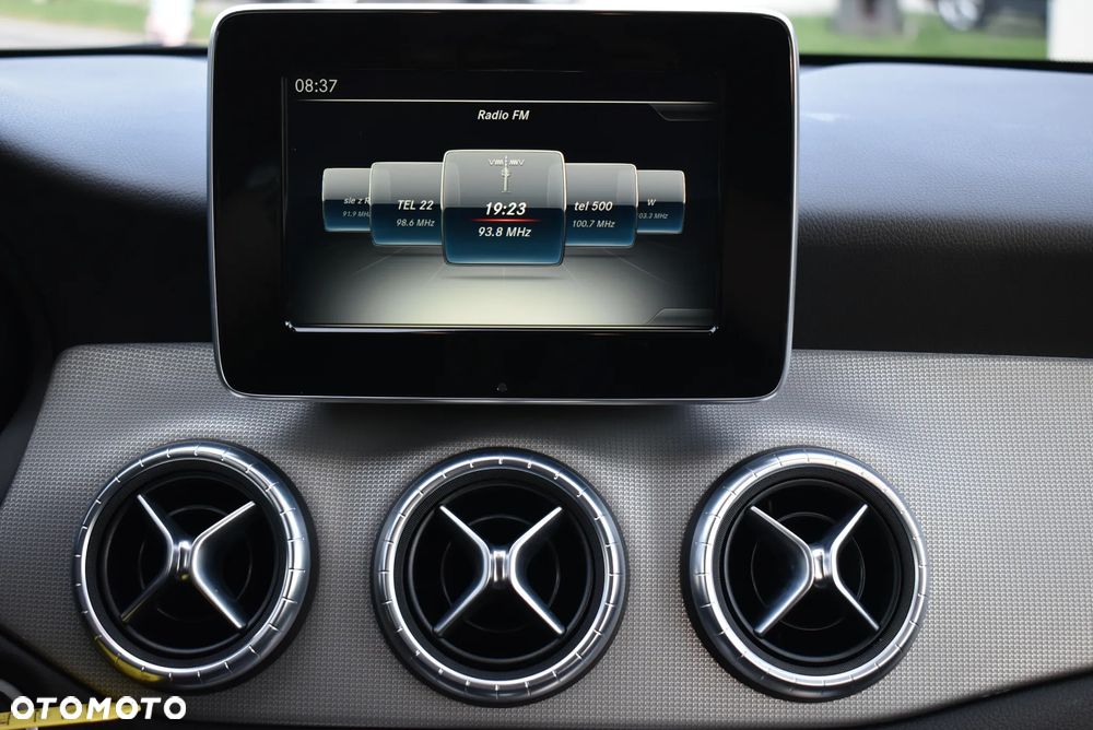 Mercedes-Benz CLA 200 7G-DCT UrbanStyle Edition - 5