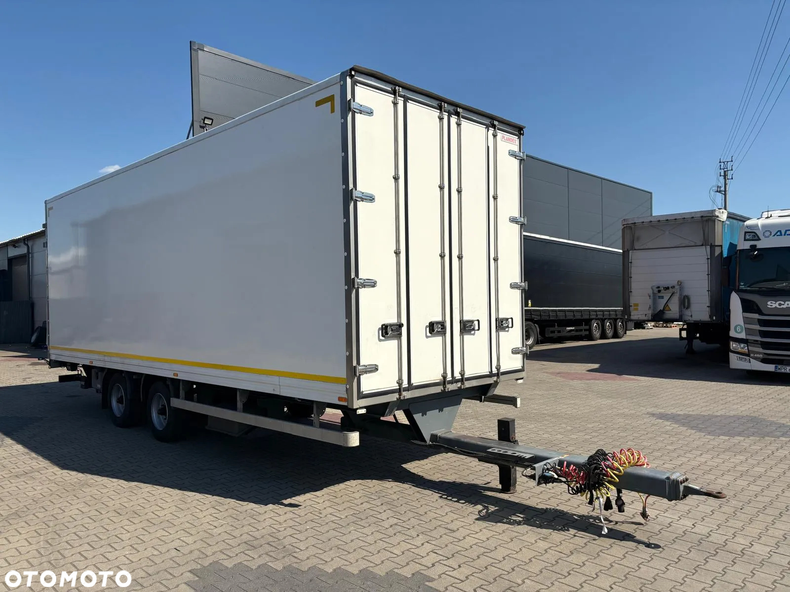 Plandex Przyczepa tandem IZOTERMA + WINDA / PRZEJAZDOWA / DMC 10.900kg / osie BPW - 5