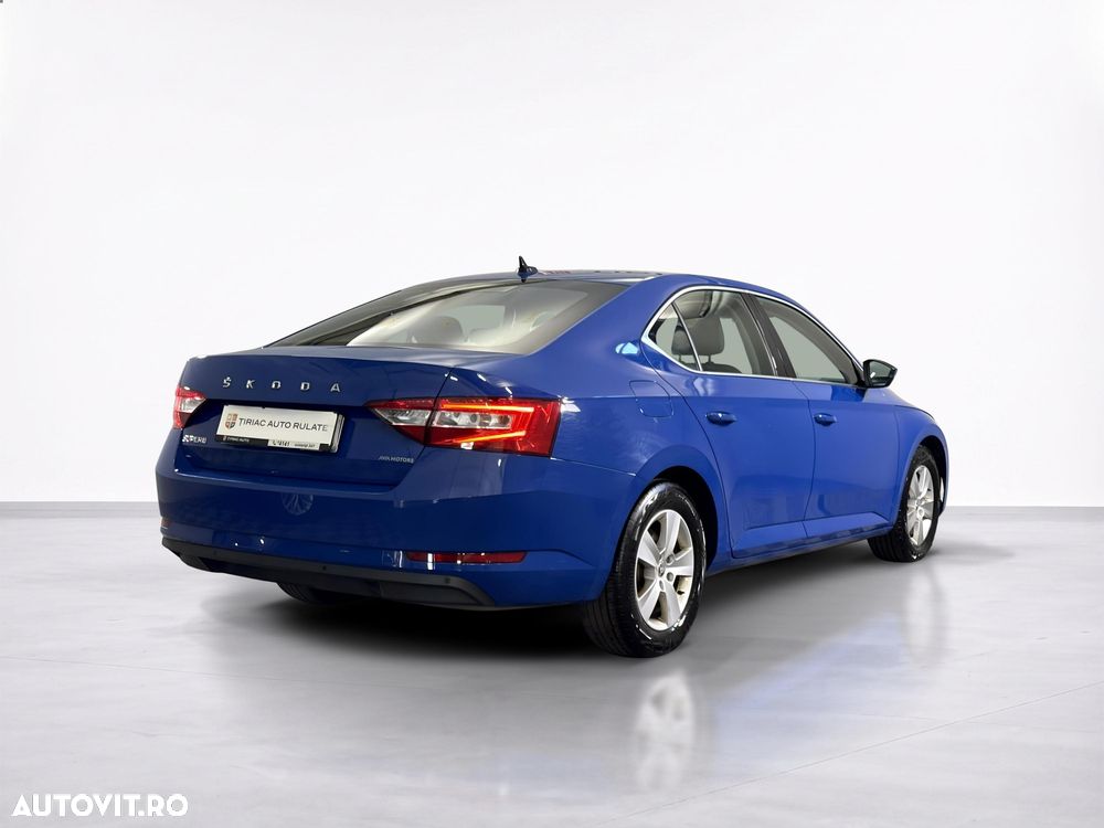 Skoda Superb 2023 photo 5