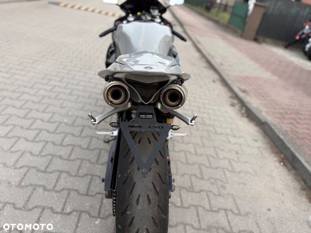 Yamaha R1 - 17
