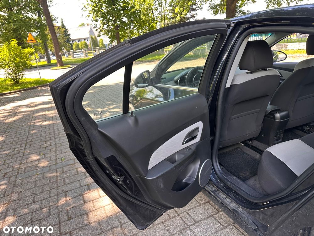 Chevrolet Cruze 1.8 LS+ - 16