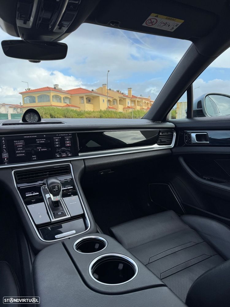 Porsche Panamera 4 E-Hybrid Platinum Edition com PDLS - 30