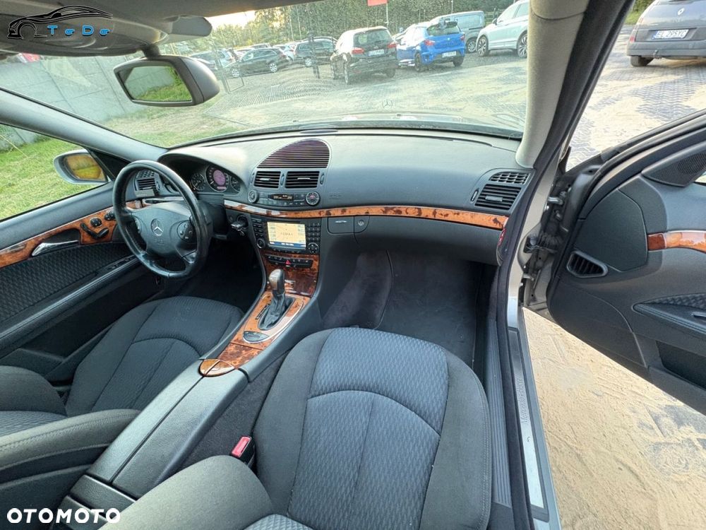 Mercedes-Benz Klasa E 500 4-Matic T Elegance - 32