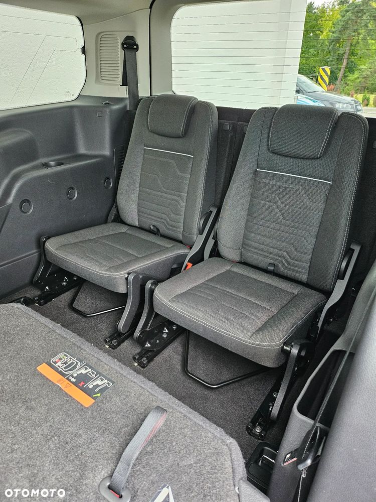 Ford Tourneo Connect Grand - 17