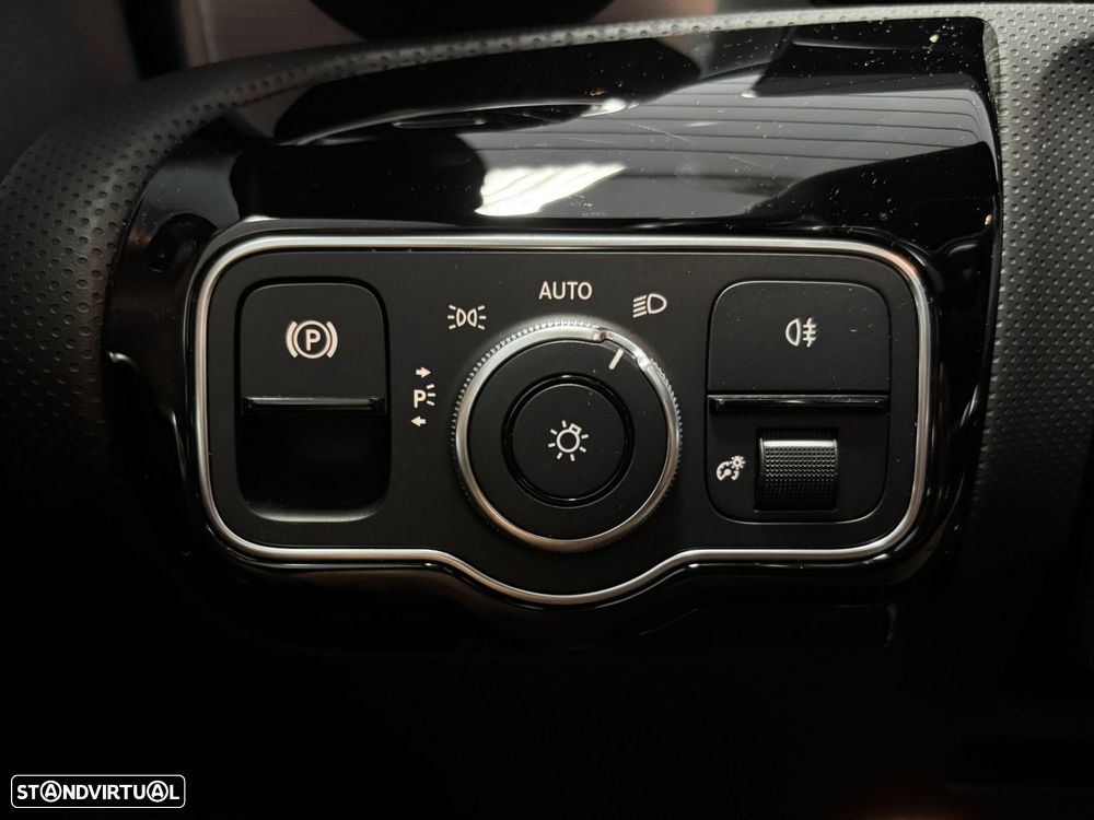 Mercedes-Benz A 250 e 8G-DCT AMG Line - 24
