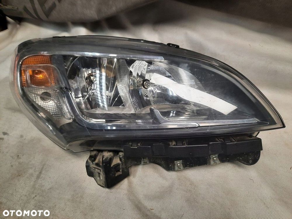 lampa przod przednia prawa dodge ram promaster city 2014- demontaz - 3