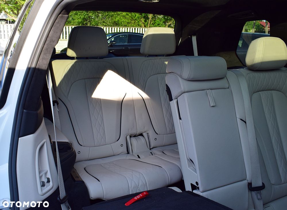 BMW X7 M50i - 10