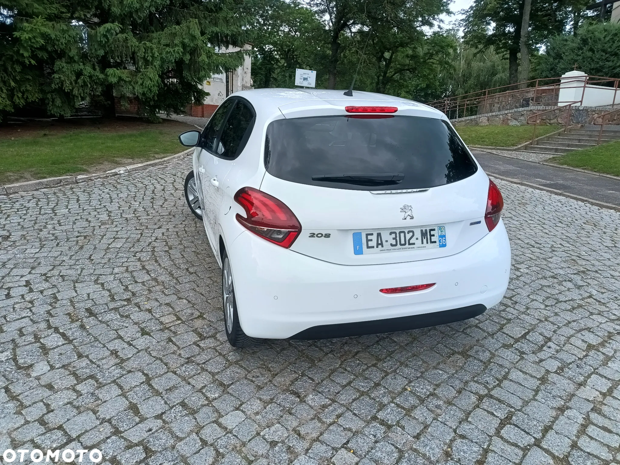 Peugeot 208 e-HDi 92 Stop&Start Style - 9