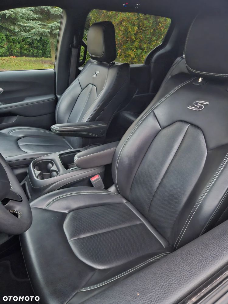 Chrysler Pacifica - 21