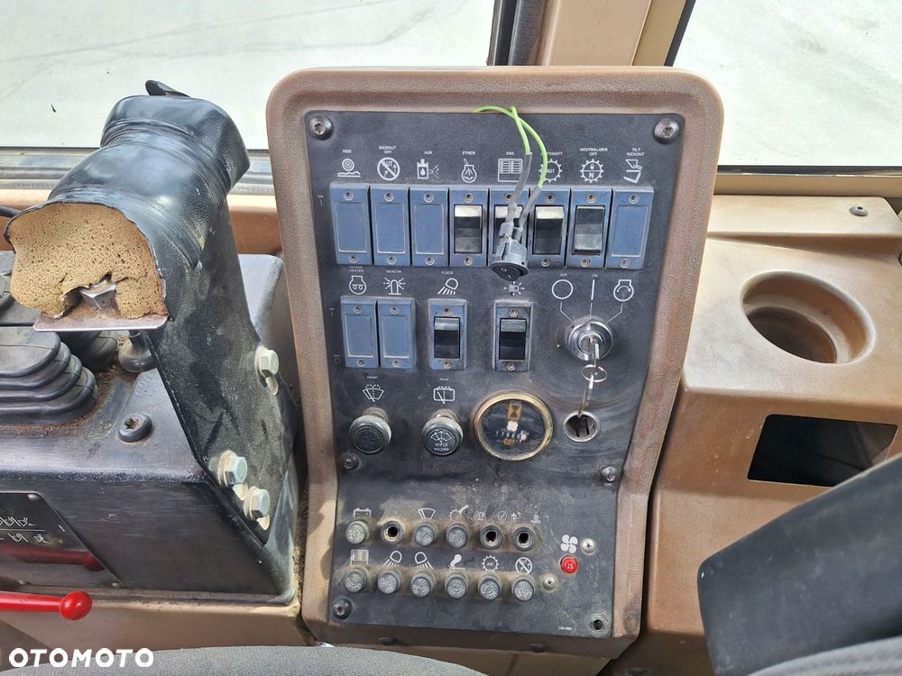 CAST 928 F 4X4 - 15