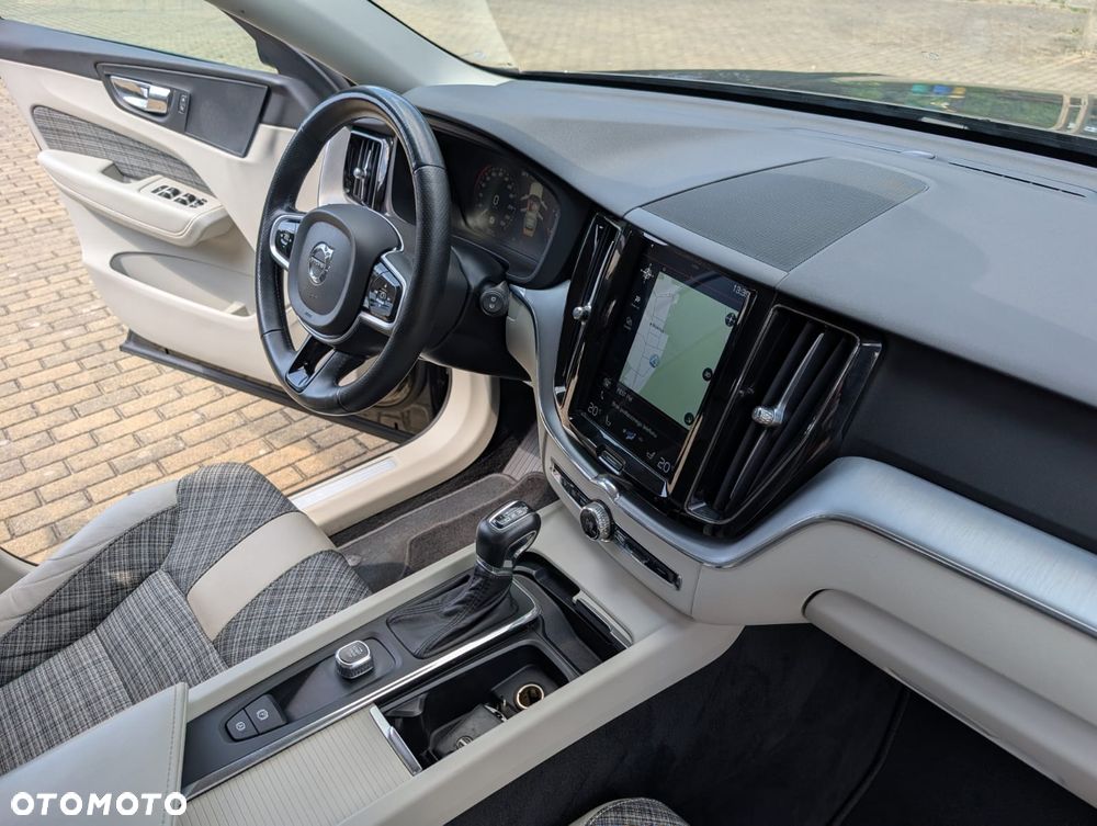 Volvo XC 60 T5 GPF AWD Momentum - 30