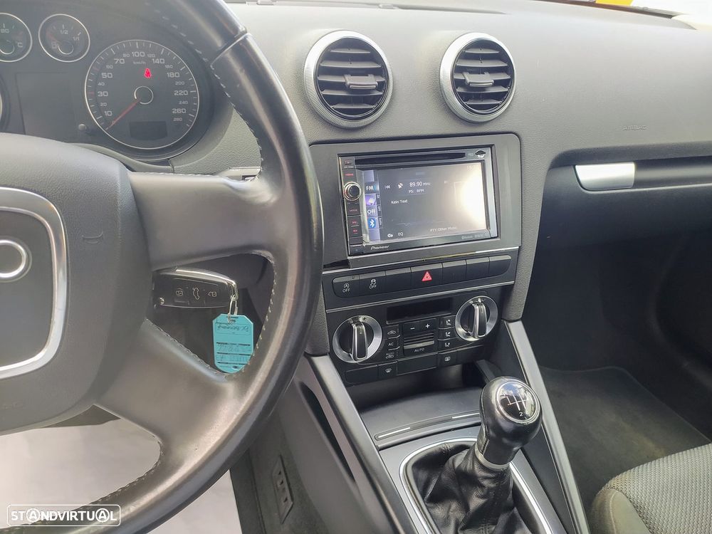 Audi A3 1.6 TDI DPF Attraction - 22