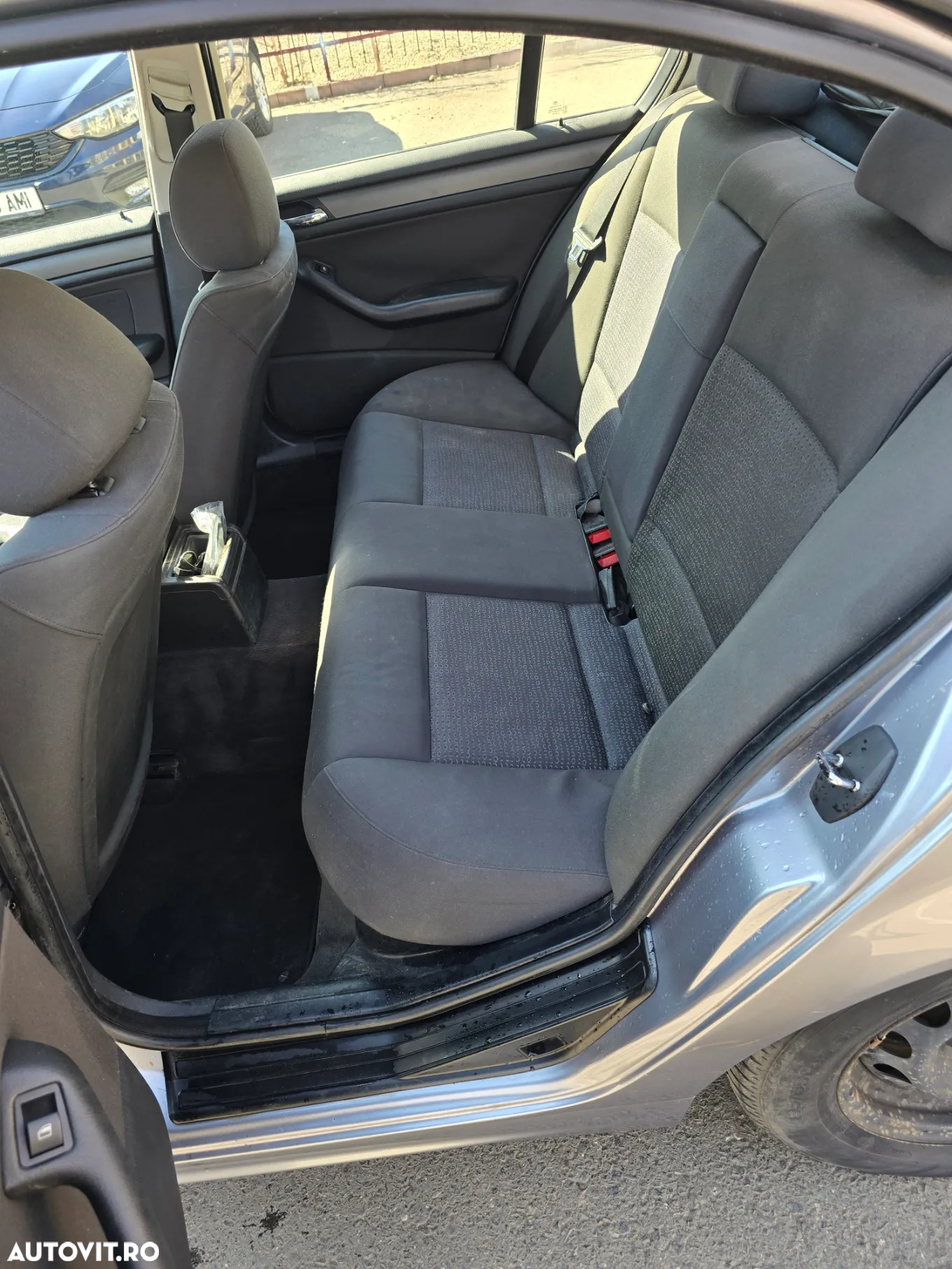 BMW Seria 3 318i - 7