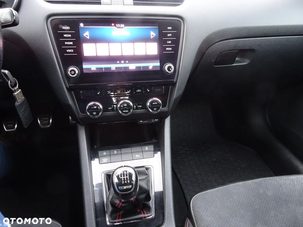 Skoda Octavia 2.0 TSI RS - 20