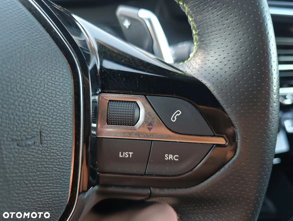 Peugeot 2008 PureTech 130 EAT8 GT Exclusive - 32