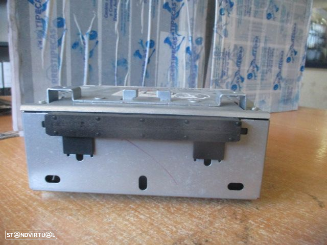 Radios 8A6T18C815BR FORD FIESTA 6  2010 1.4TDCI 70CV 5P BRANCO ORIGINAL RADIO AHU  FORD FIESTA 6 FASE 1 2010 1.6TDCI 90CV 5P PRETO FORD FIESTA 6 FASE 1 2010 1.4TDCI 70CV 5P CINZA ORIGINAL RADIO AHU - 6