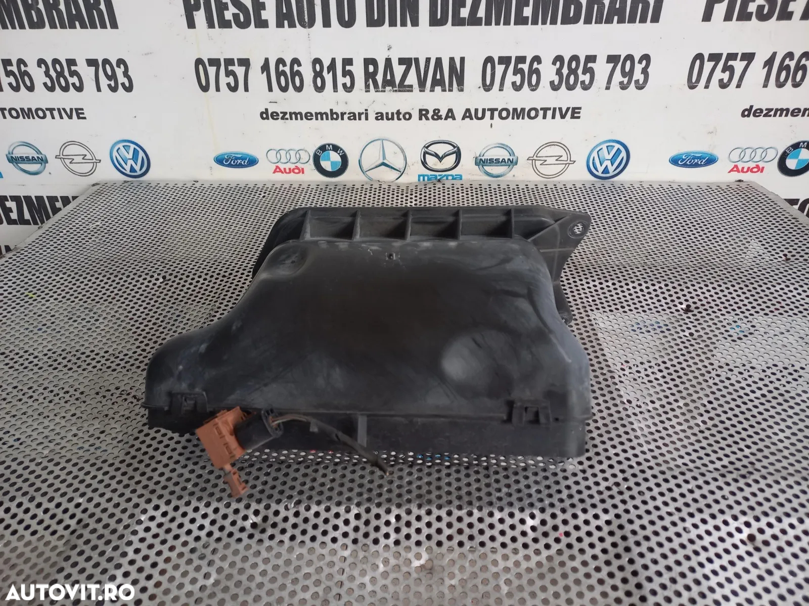 Priza Aer Audi A8 4H D4 An 2010-2011-2012-2013-2014-2015-2016-2017 Volan Stanga Cod 4HA Dezmembrez - 4