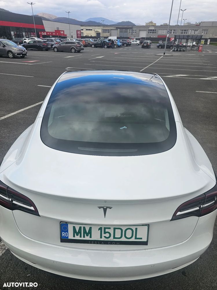 Tesla Model 3 - 5