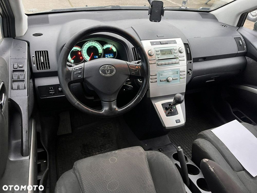 Toyota Corolla Verso - 5