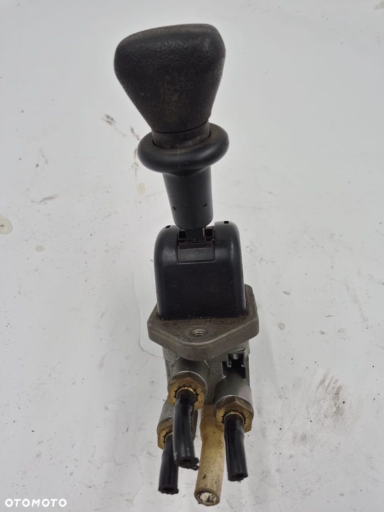 ZAWÓR HAMULCA RĘCZNEGO MAN   81523156171 - 4