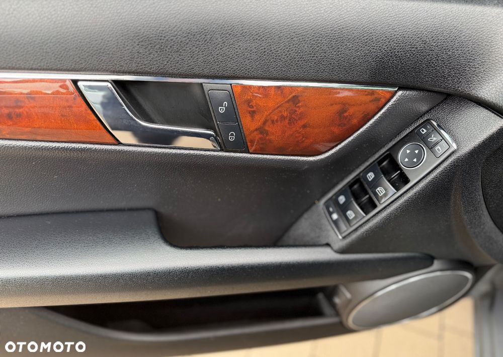 Mercedes-Benz Klasa C 180 Kompressor Automatik Avantgarde - 30