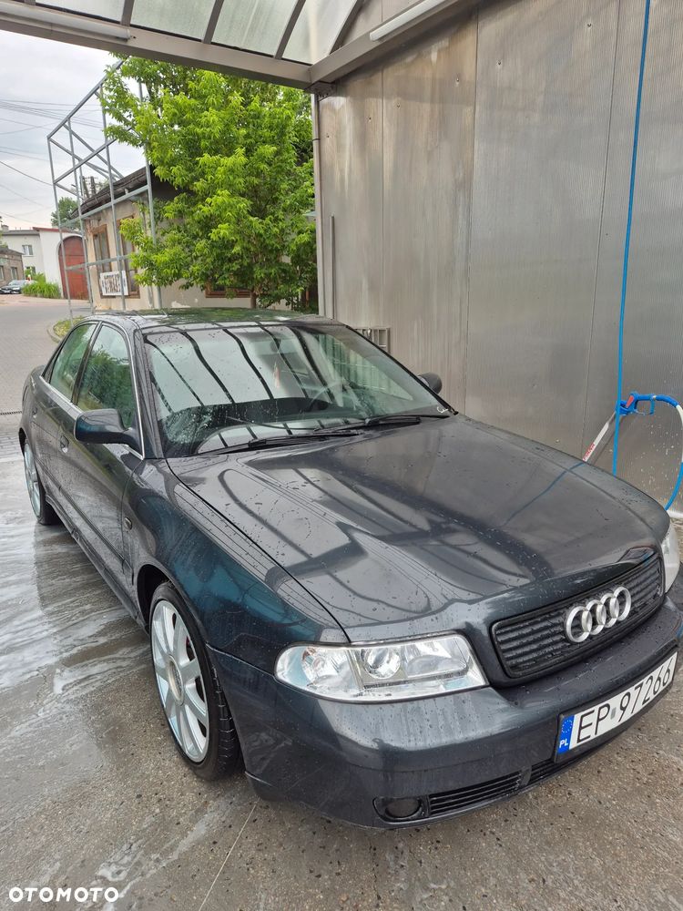 Audi A4 Limousine - 16