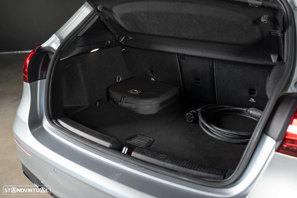 Mercedes-Benz A 250 e AMG Line - 50