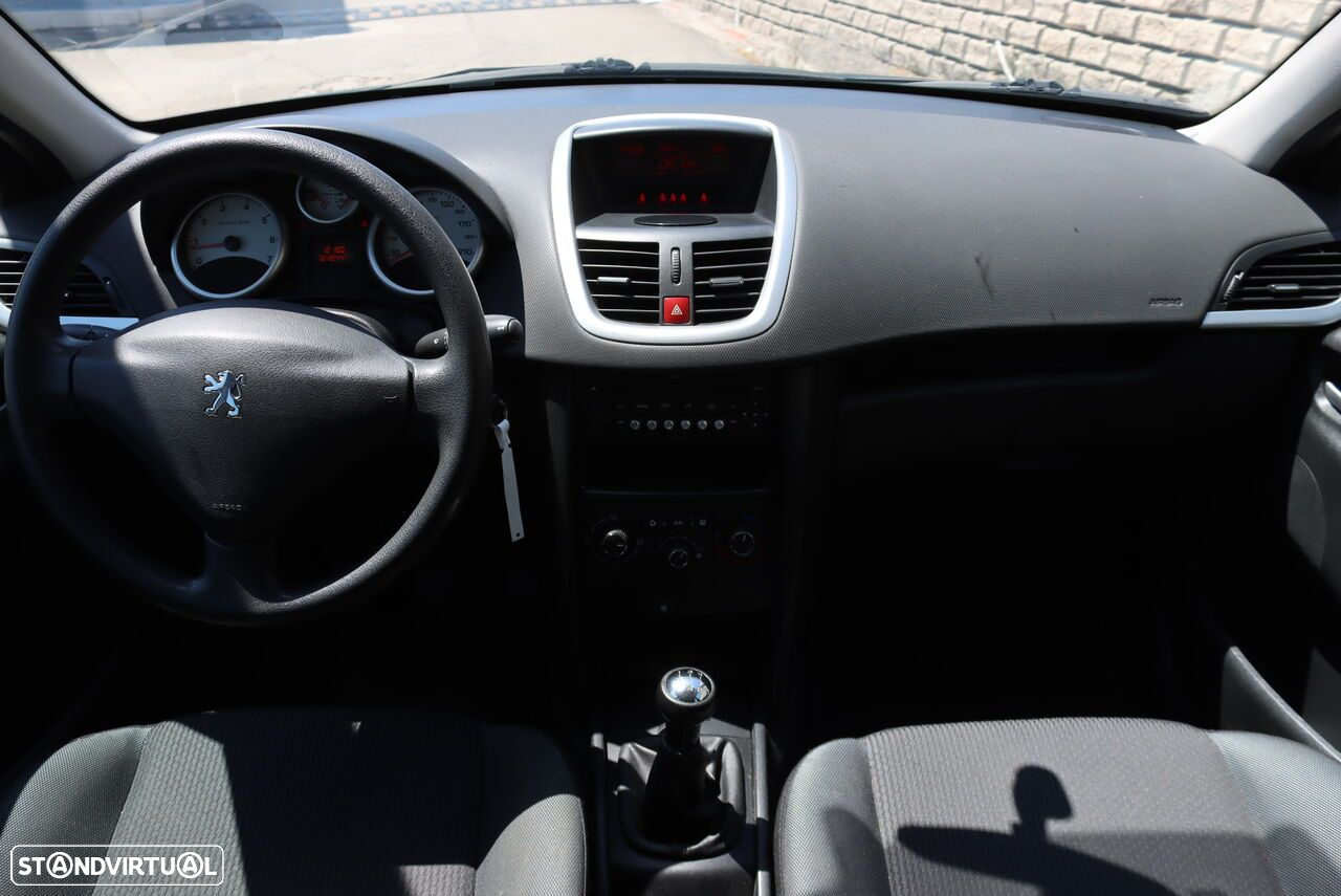 Peugeot 207 1.4 16V Trendy - 7