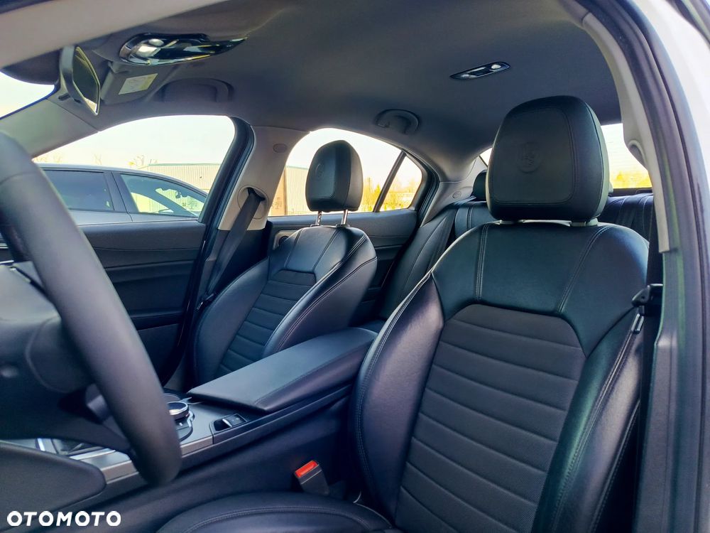 Alfa Romeo Giulia - 10