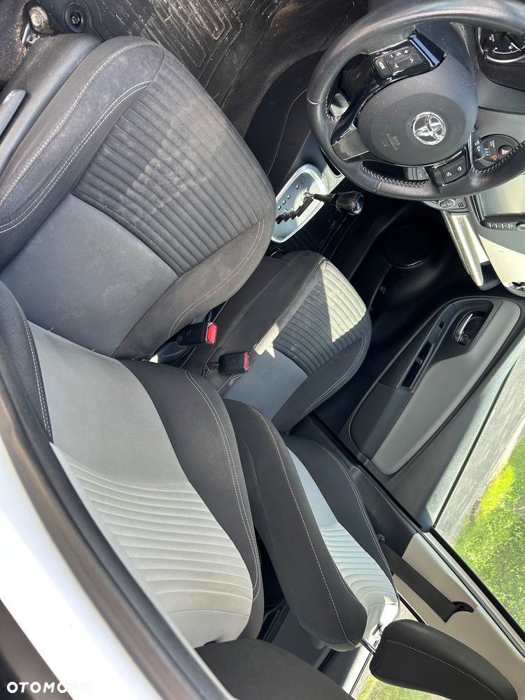 Toyota Yaris - 13
