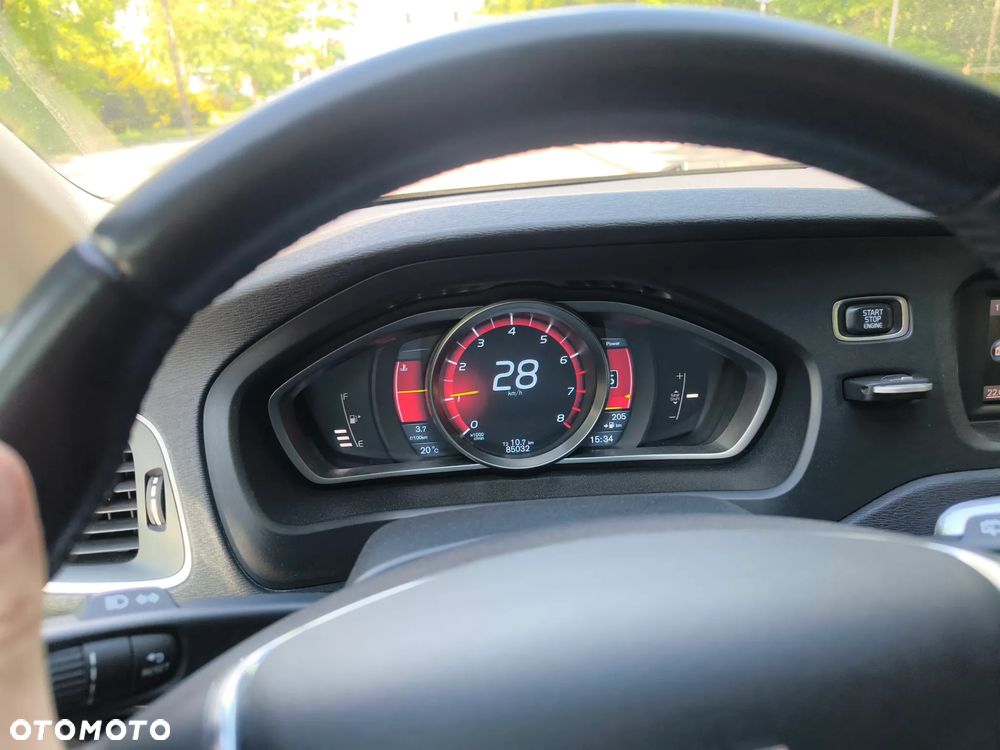 Volvo V40 T3 Momentum - 17