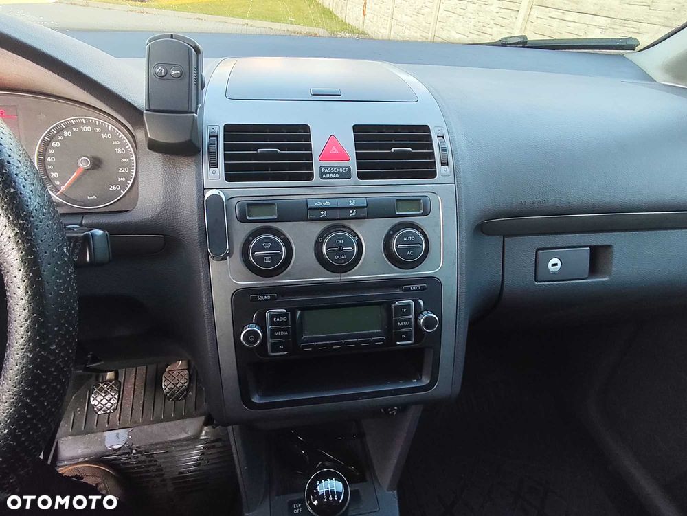 Volkswagen Touran 2010 photo 5