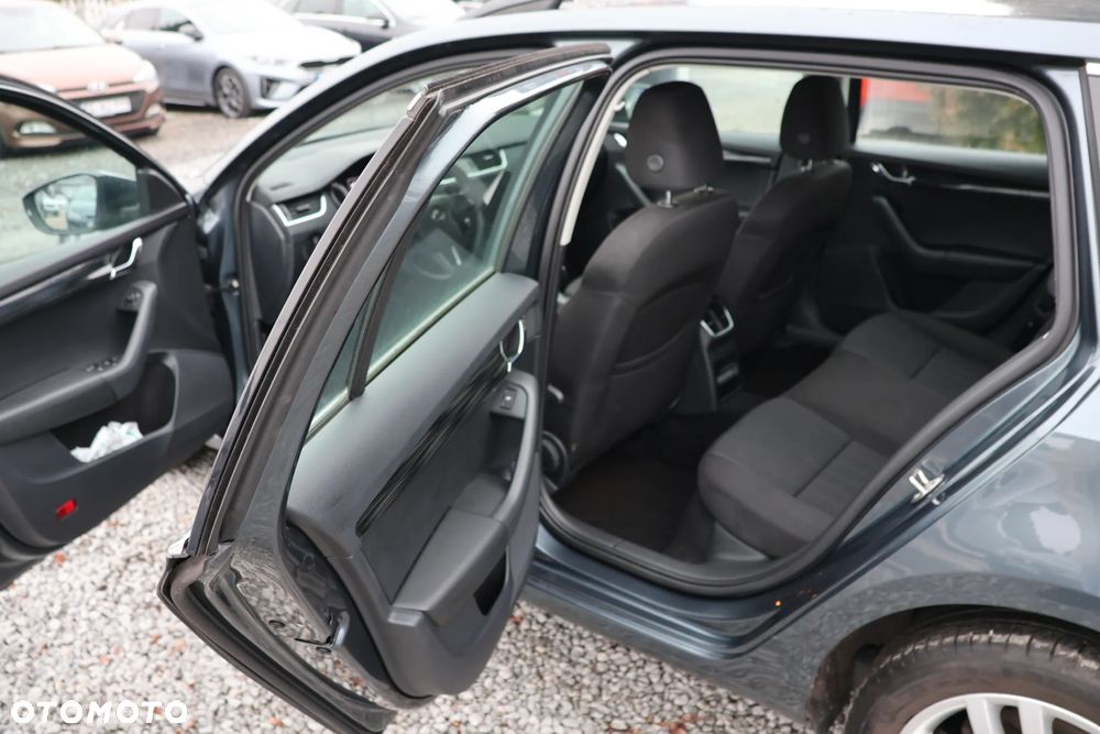 Skoda Octavia 1.5 TSI ACT DSG Tour - 10