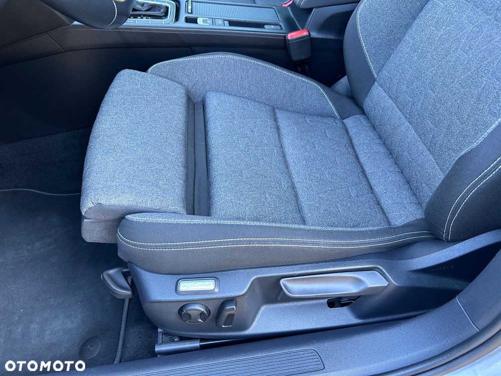 Volkswagen Passat 2.0 TDI SCR DSG Business - 13