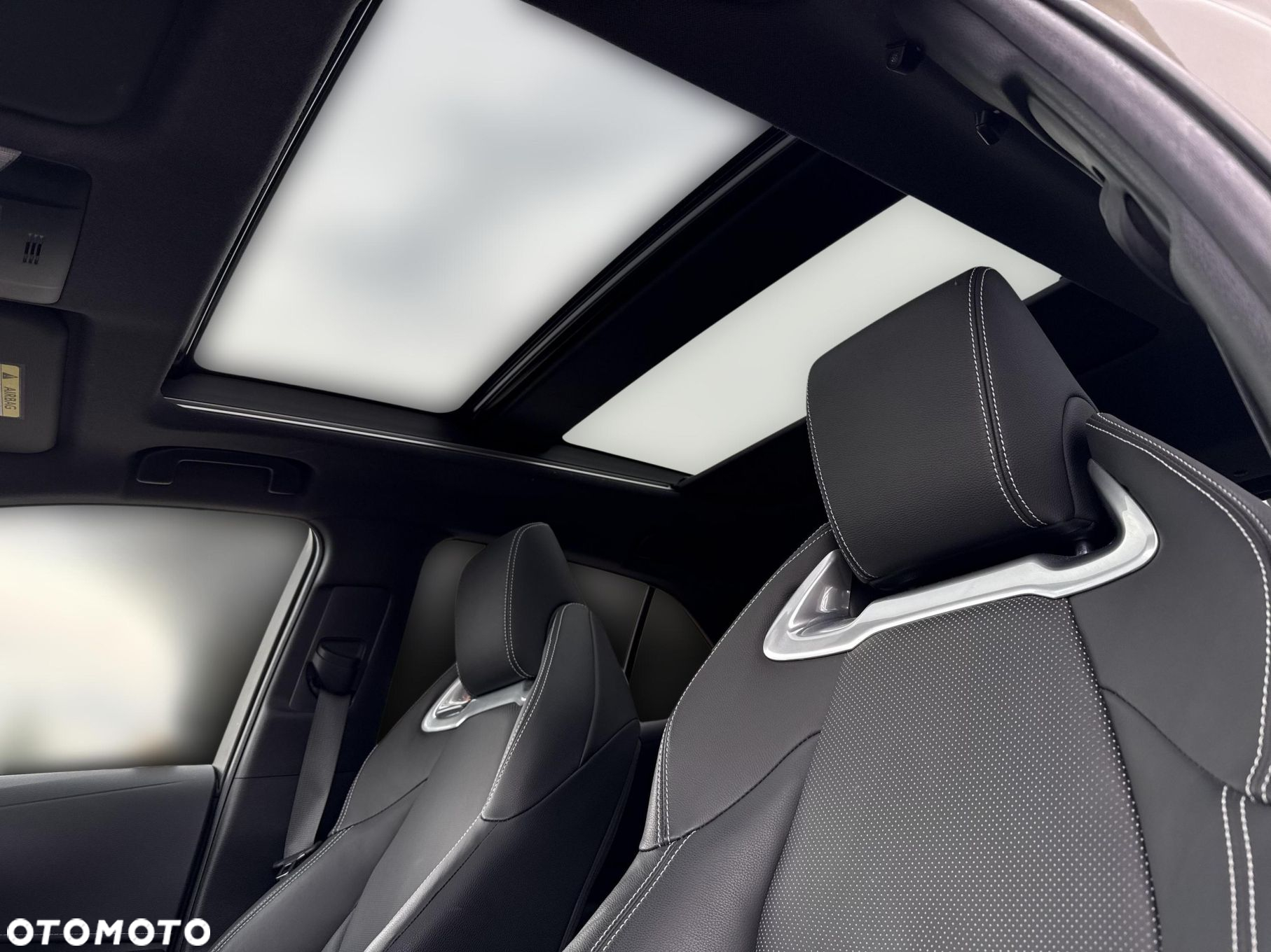 Toyota Corolla 2.0 Hybrid Executive - 11