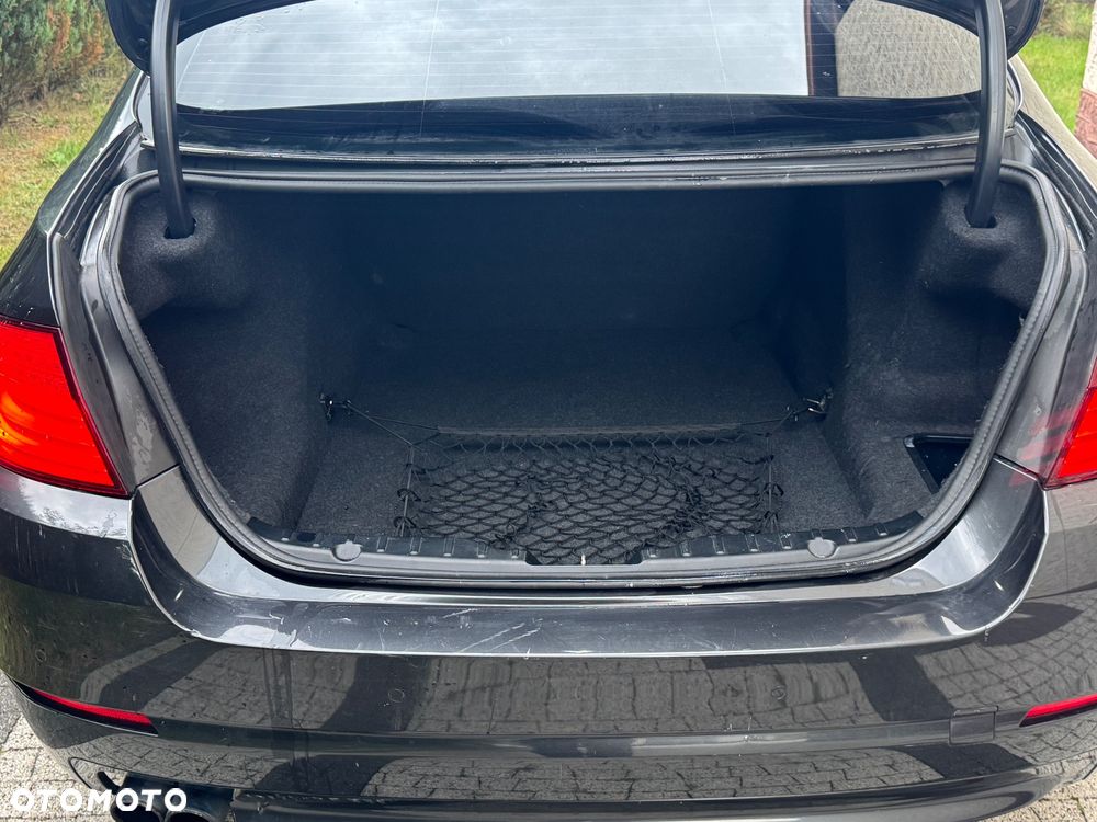 BMW Seria 5 528i xDrive - 22