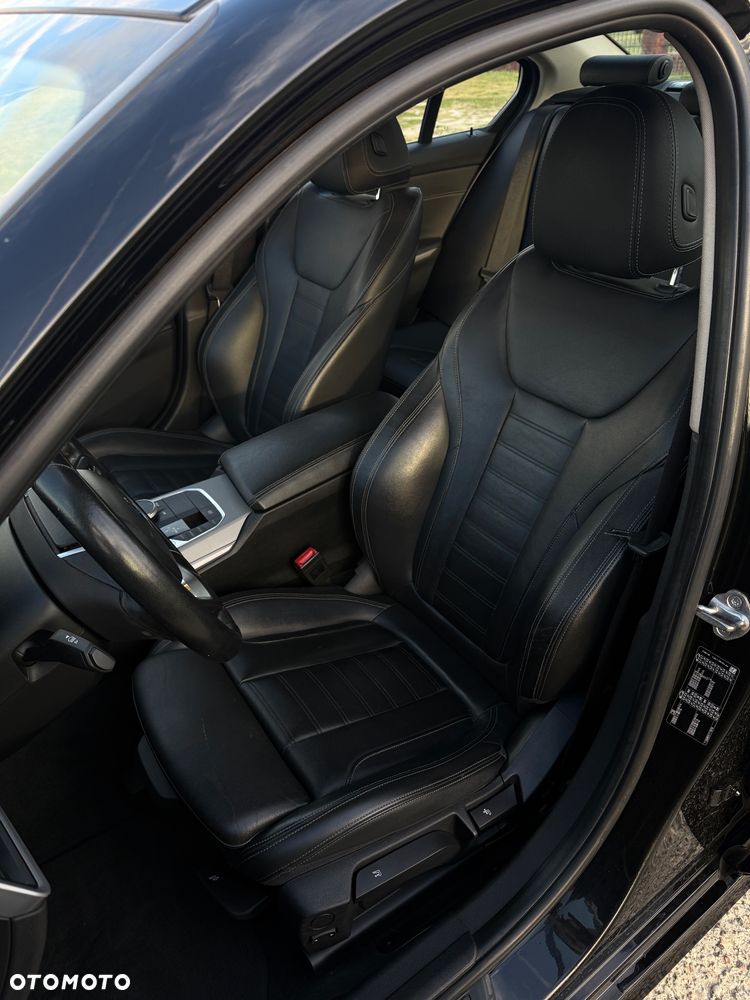 BMW Seria 3 330i Advantage - 9