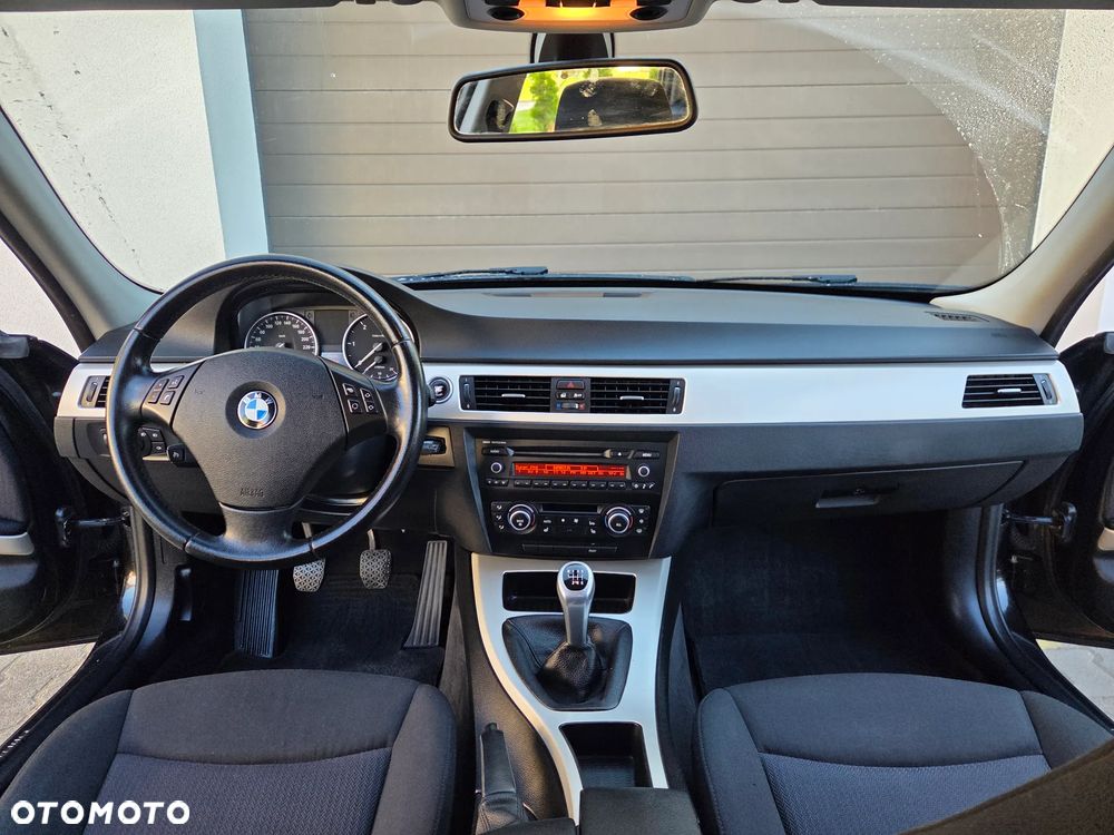 BMW Seria 3 318d - 21