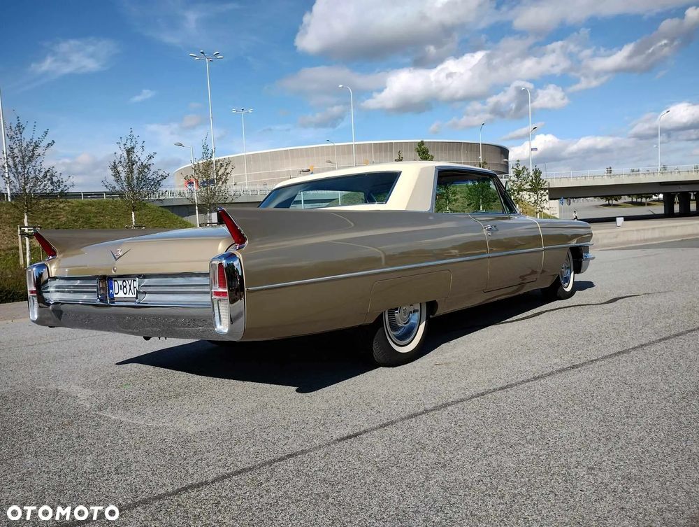 Cadillac Deville - 4